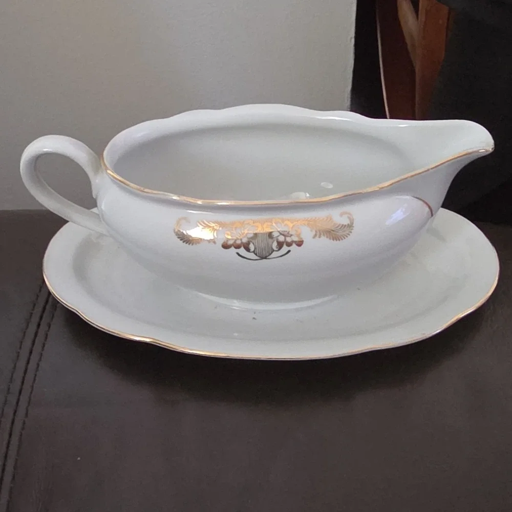 Bavaria White and Gold Porcelain Gravy Boat with Saucer, Gold Trim, Handles